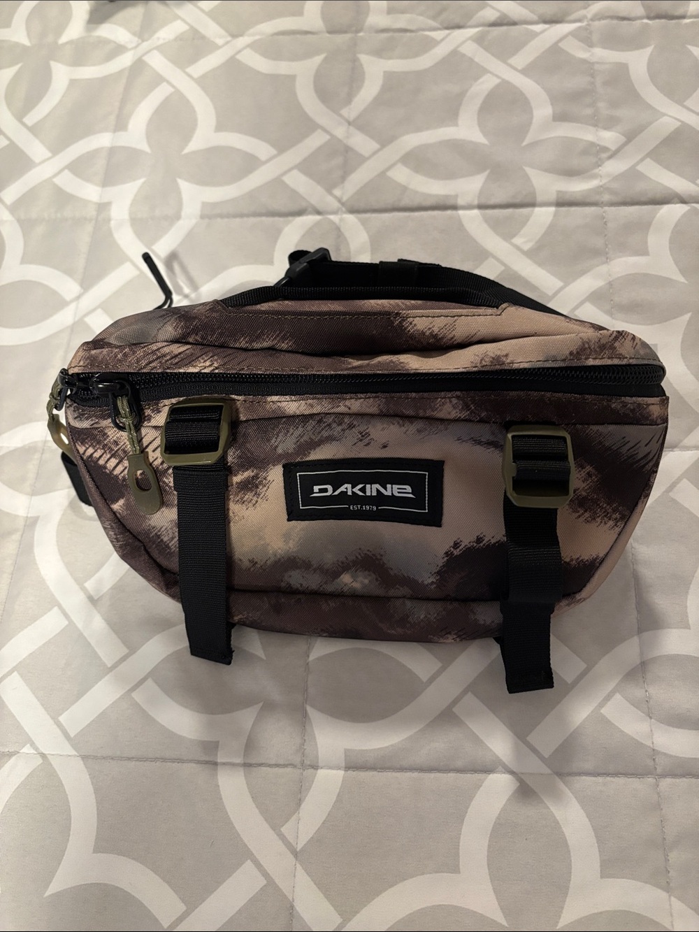 Dakine Camo Print Belt Bag in Brown and Tan